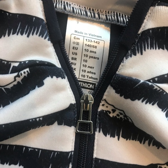 Kid’s ski base layer top. - Picture 4 of 4